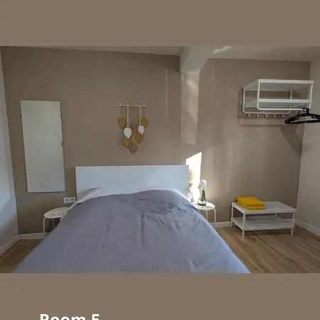 We Host * Costa da Caparica